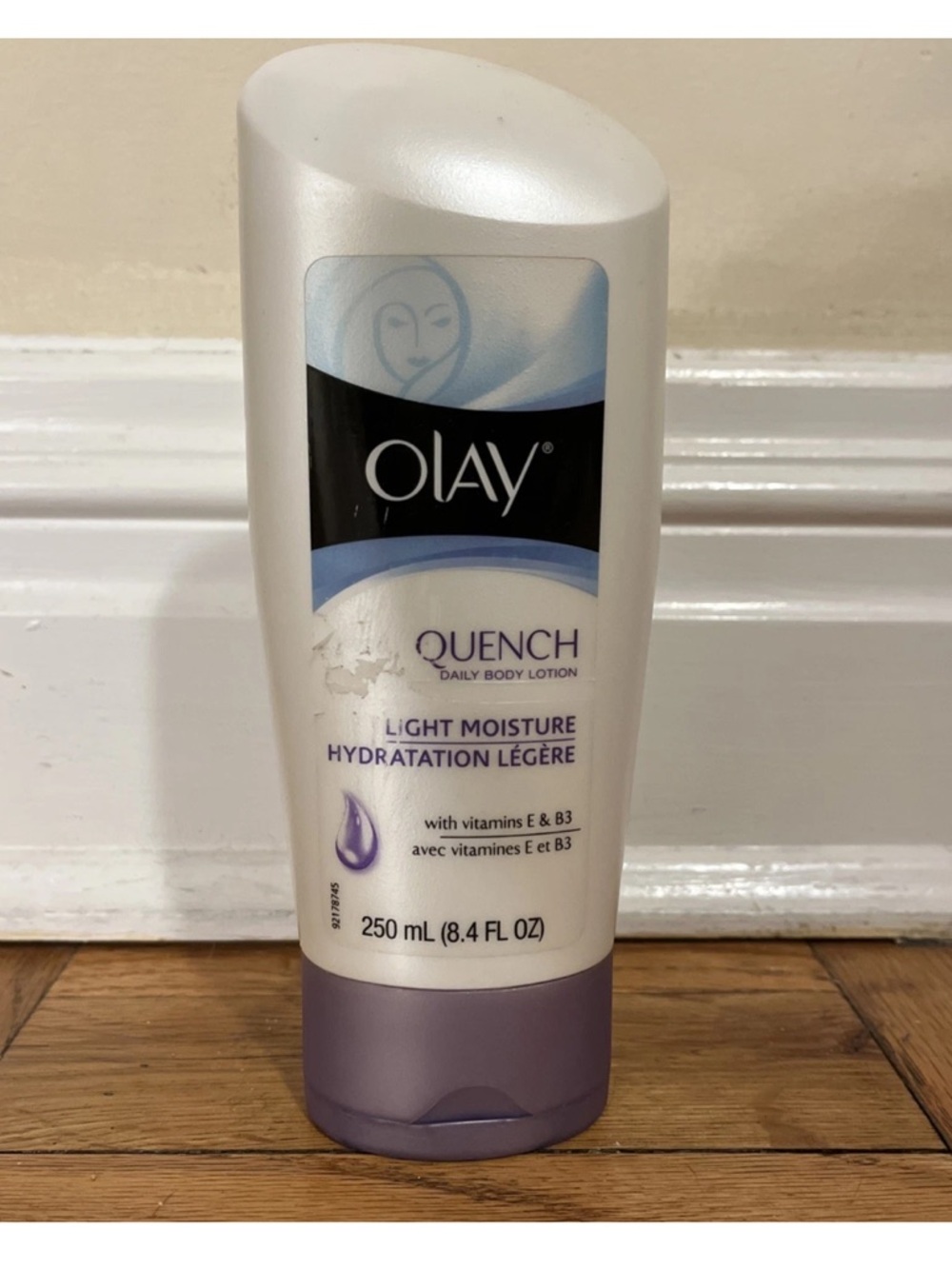 Olay Quench Daily Body Lotion Light Moisture w/ Vit. E & B3 8.4 Fl Oz